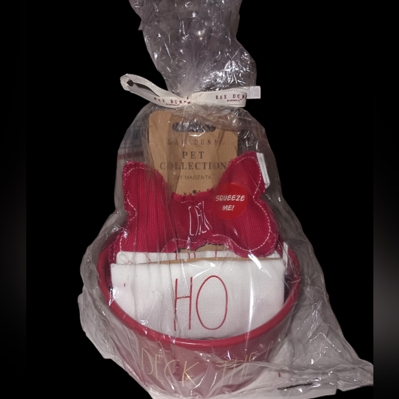 Rae Dunn Deck The Paws 6" Pet Bowl with Bandana & Toys - Picture 1 of 9